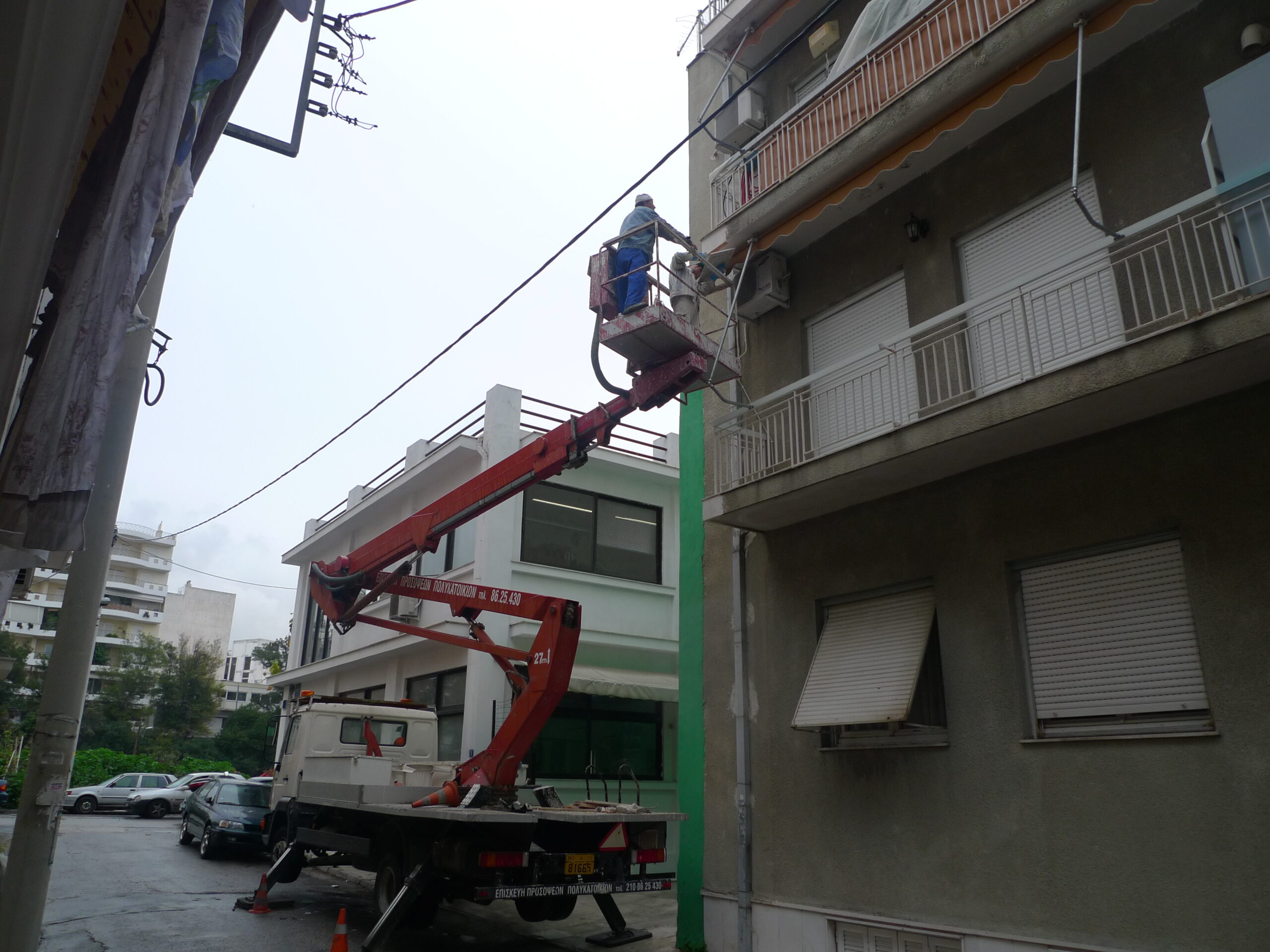 Εργασία αποκατάστασης πρόσοψης κτηρίου
