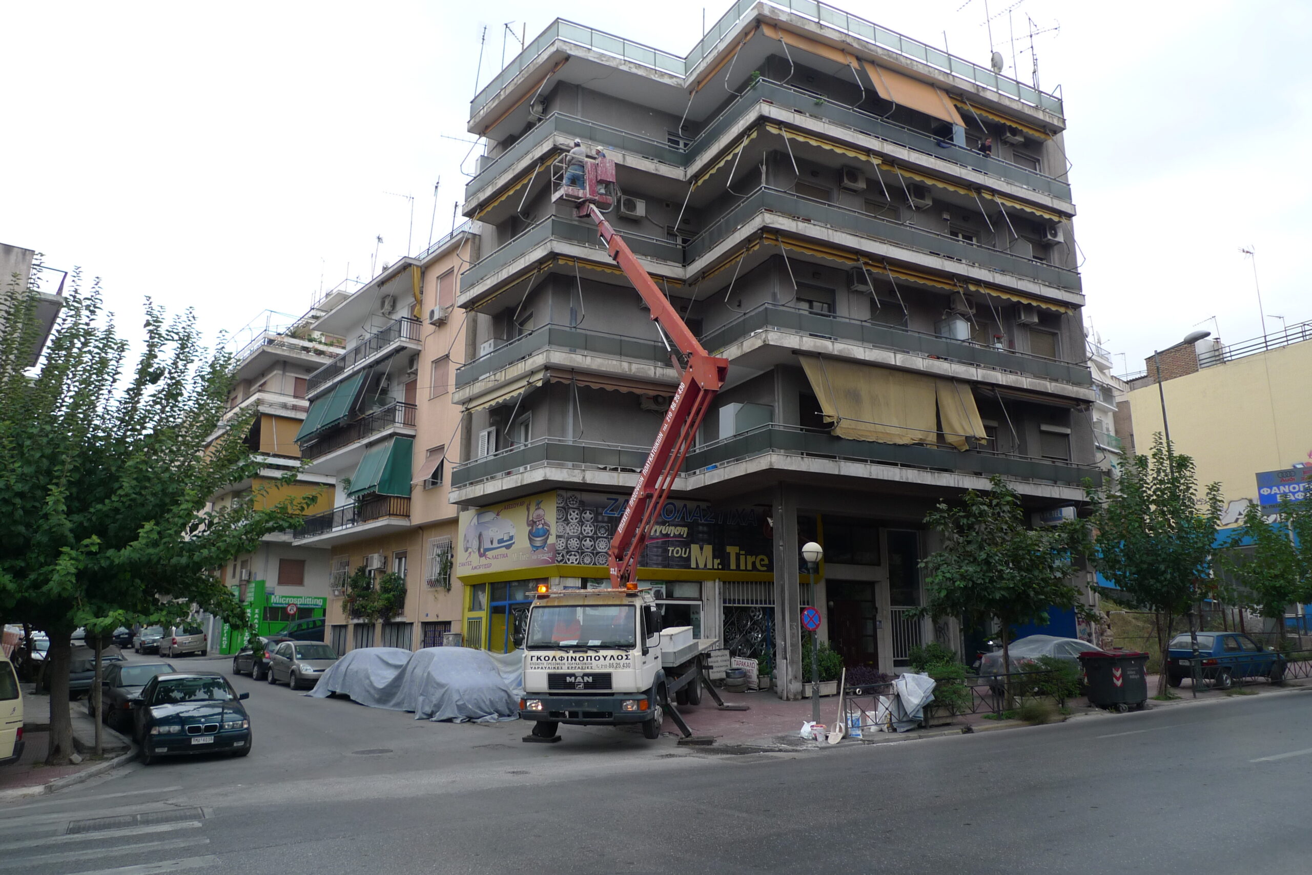 Επισκευαστικές εργασίες σε πολυκατοικία